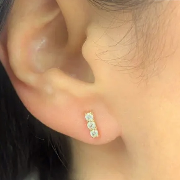 14K gold pair 3 stone tier vertical zirconia stud earrings - Picture 3 of 7